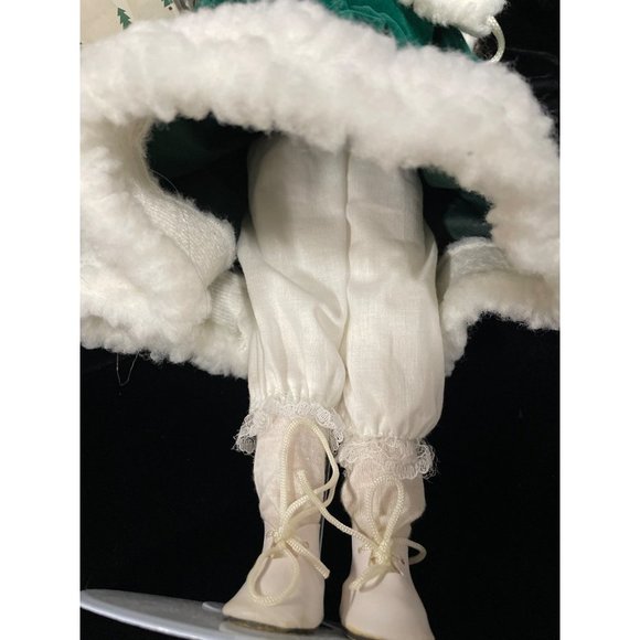 Two Porcelain Winter Dolls blonde in Green and brunette in Red 16” EUC - Picture 12 of 16